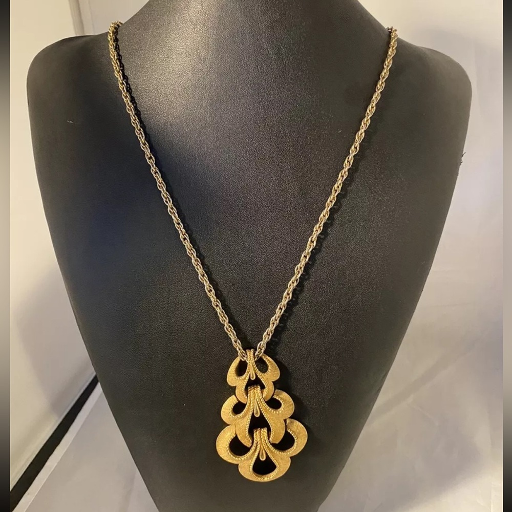 Vintage Crown Trifari Necklace & Pendant